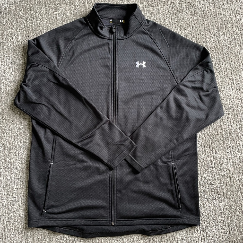 EUC Men’s Under Armour Long Sleeve Zip-up in XL